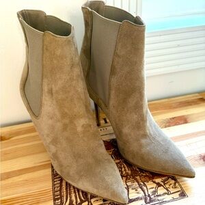 New Condition BURBERRY SUEDE ANKLE BOOTS SIZE 6/Italian Size 36